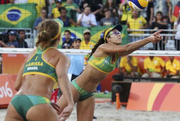 Las dos parejas de Brasil se clasifican para cuartos de final por el femenino