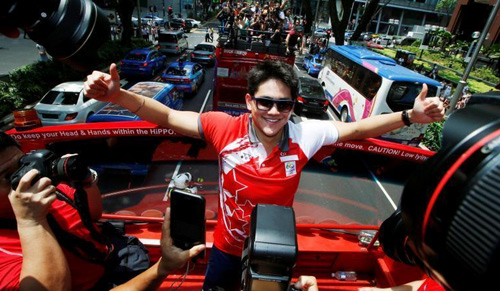 斯库林夺新加坡奥运首金 昔日粉丝夺冠 击败偶