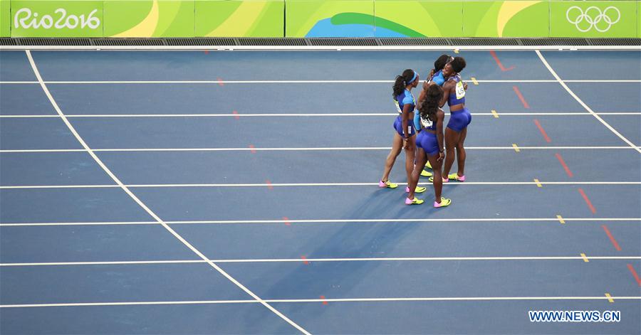 Players of the United States celebrate after the women