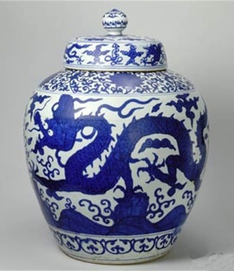 清代龙纹瓷器