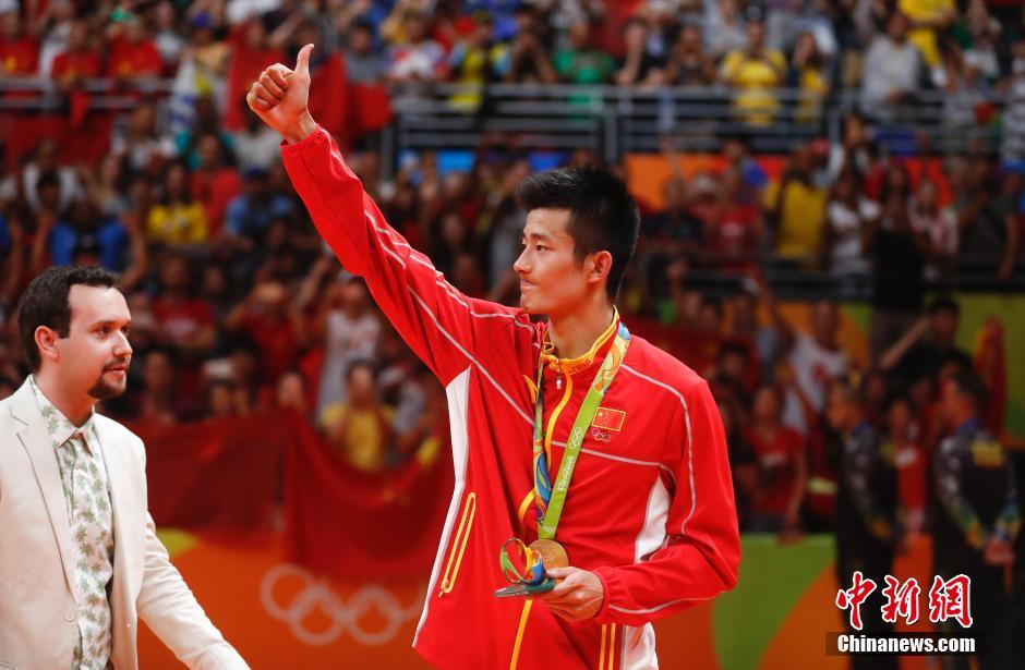 Chen consigue el oro para China en el individual masculino