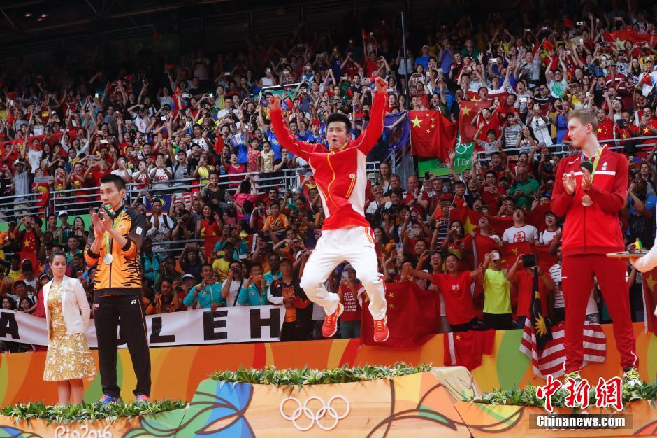 Chen consigue el oro para China en el individual masculino