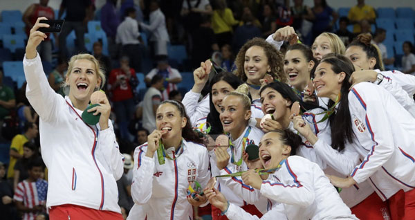 La selecci&oacute;n femenina de Espa&ntilde;a se cuelga una plata hist&oacute;rica