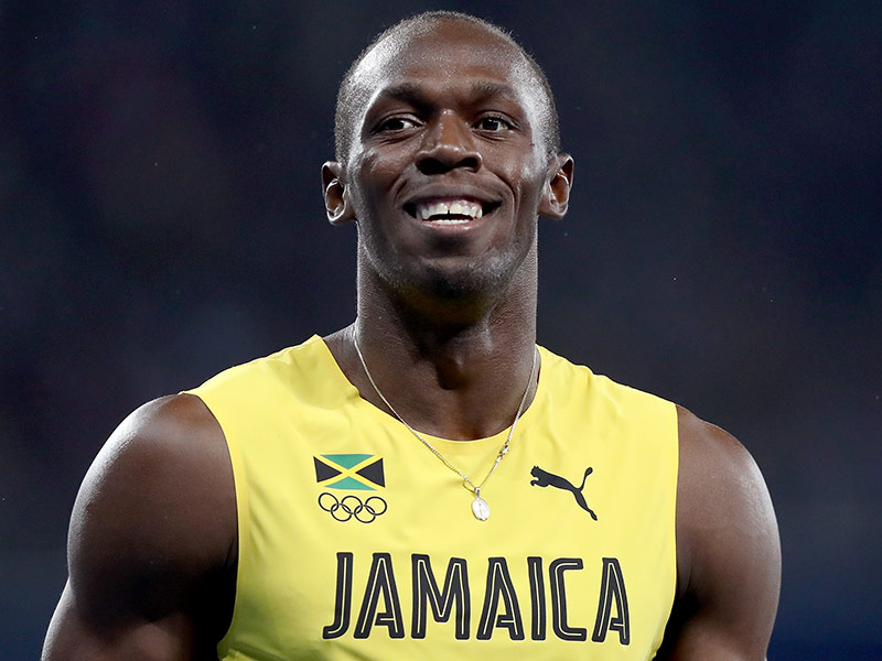 EE.UU. se queda con el oro en el relevo femenino 4 &times;100 en una pol&eacute;mica final