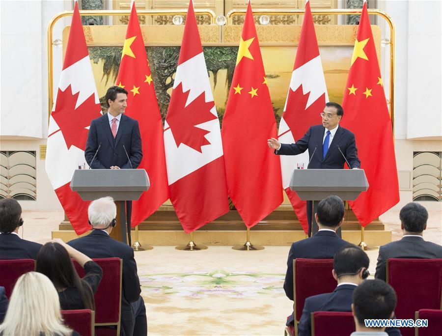 Chinese Premier Li Keqiang (R) and Canadian Prime Minister Justin Trudeau meet journalists after their talks in Beijing, capital of China, Aug. 31, 2016. (Xinhua/Wang Ye)