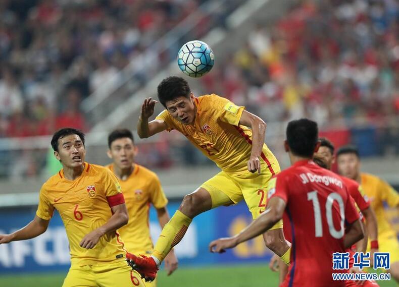 国足首战2:3负韩国 三球落后连追两球险些上演