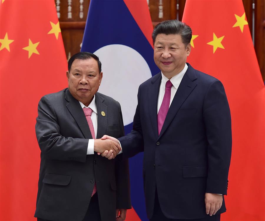 Chinese President Xi Jinping (R) meets with Laotian President Bounnhang Vorachit in Hangzhou, capital city of east China&rsquo;s Zhejiang Province, Sept. 2, 2016. (Xinhua/Zhang Duo)