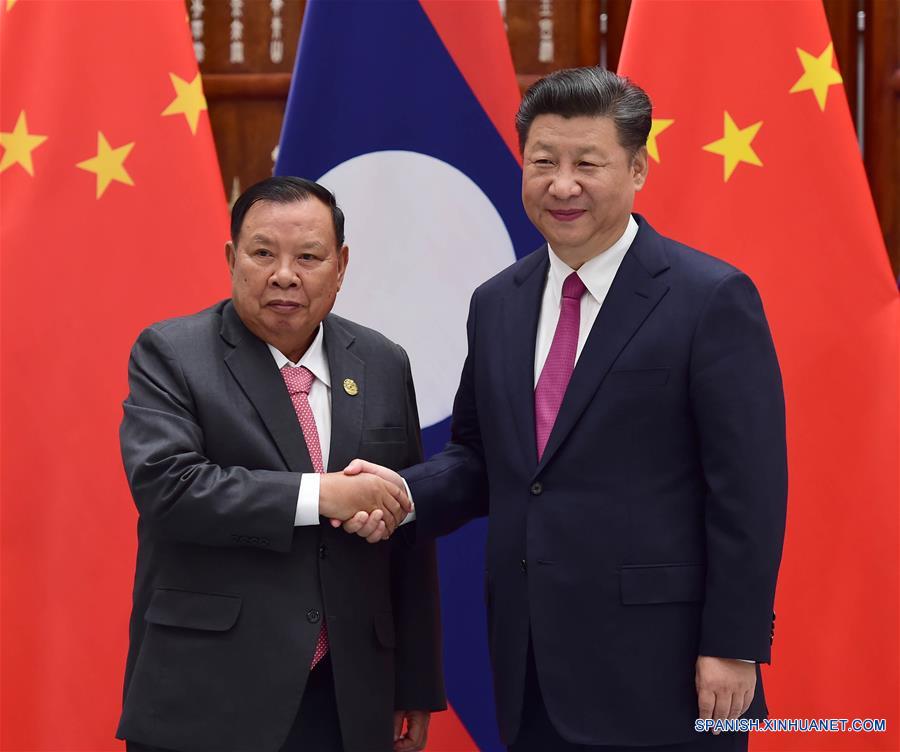 El presidente de China, Xi Jinping se reúne con el presidente de Laos, Bounnhang Vorachit en Hangzhou, capital de la provincia oriental china de Zhejiang, 2 de septiembre de 2016. (Xinhua / Zhang Duo)