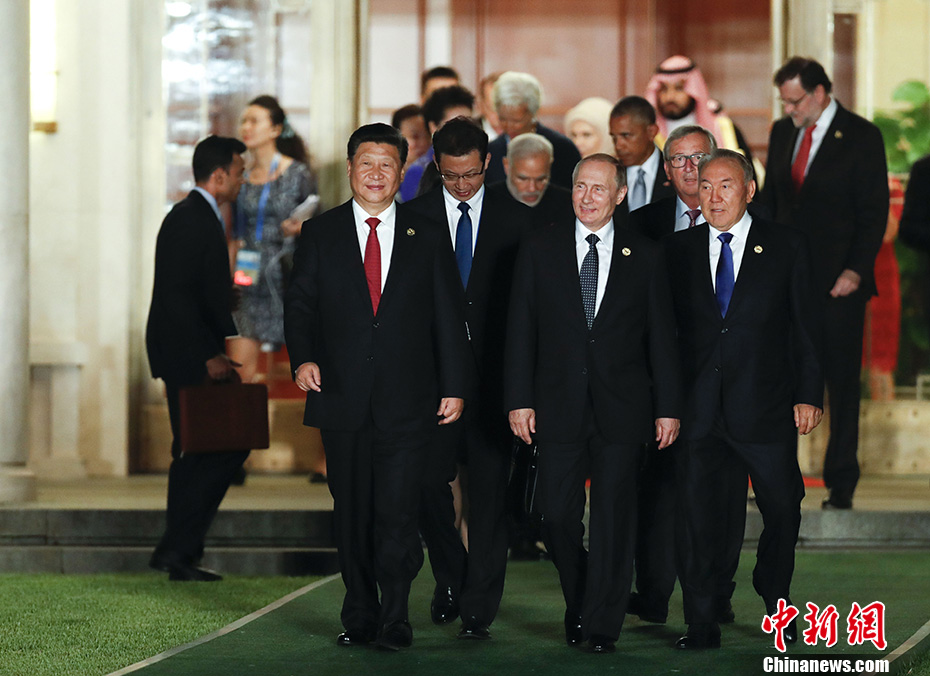 Presidente Xi organiza un banquete para los dirigentes