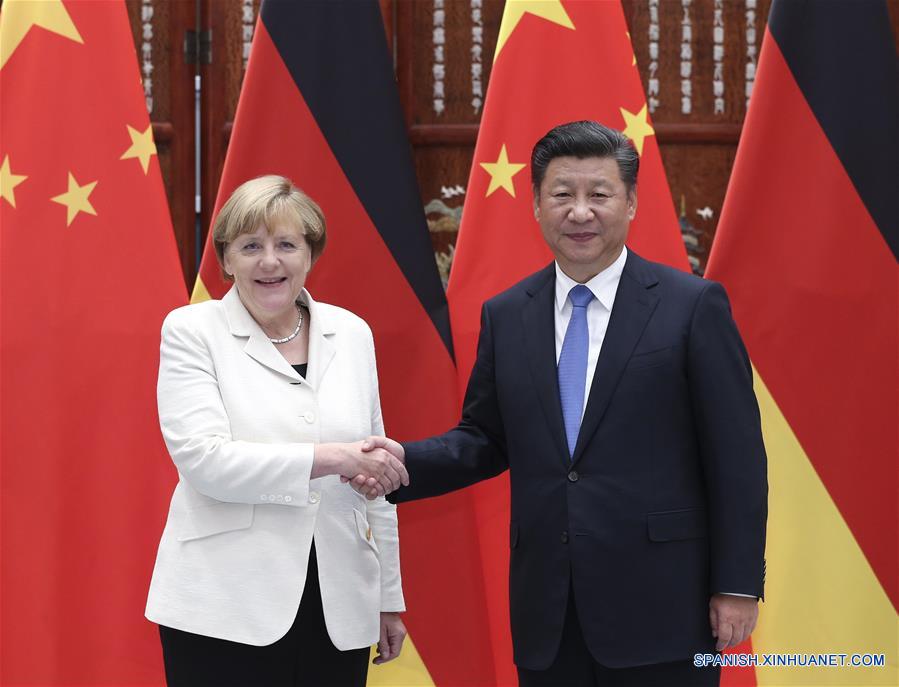 El presidente de China, Xi Jinping, se re&uacute;ne con la canciller alemana Angela Merkel, quien asiste a la Cumbre del Grupo de los 20 (G20), en Hangzhou, capital de la provincia oriental china de Zhejiang, el 5 de septiembre de 2016. (Xinhua/Pang Xinglei)