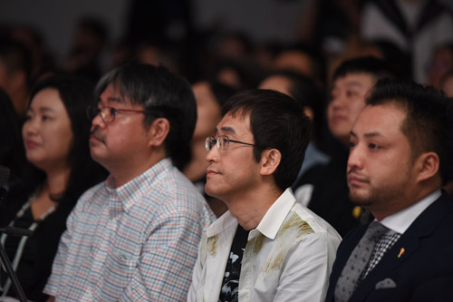 伊藤润二认真聆听发布会