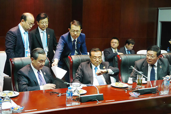 One sandwich and a cup of coffee &ndash; this was the simple lunch Premier Li Keqiang had on Sept 8.