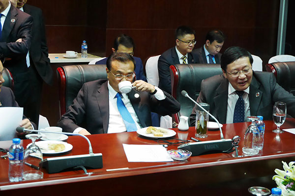 One sandwich and a cup of coffee &ndash; this was the simple lunch Premier Li Keqiang had on Sept 8.
