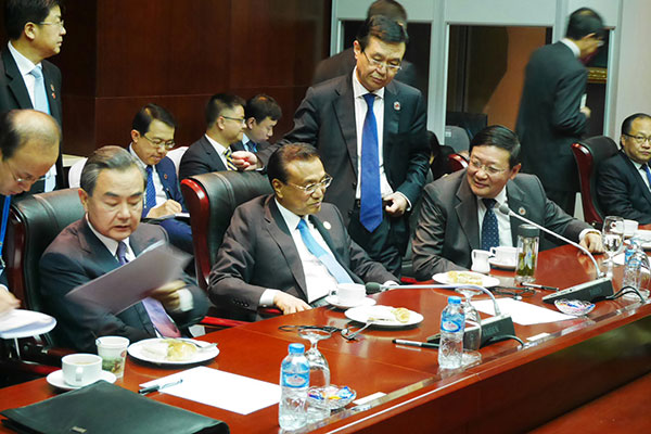 One sandwich and a cup of coffee &ndash; this was the simple lunch Premier Li Keqiang had on Sept 8.