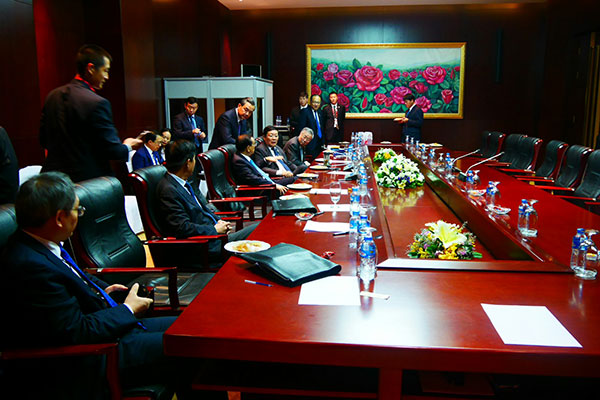 One sandwich and a cup of coffee &ndash; this was the simple lunch Premier Li Keqiang had on Sept 8.