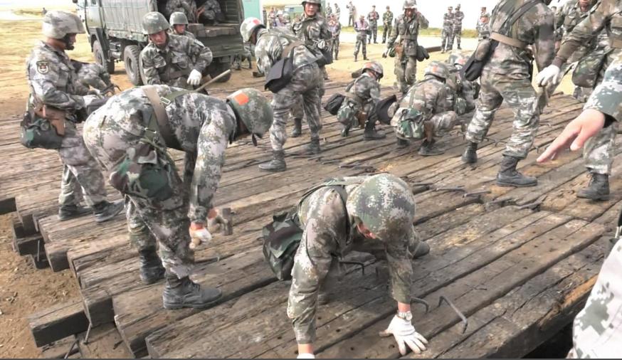 跨越-2016朱日和E 真打实练 参演部队从渤海