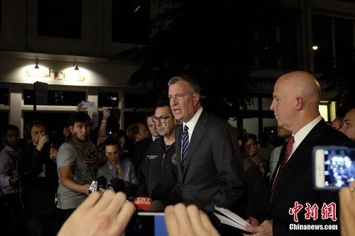 当地时间9月17日，纽约曼哈顿切尔西街区，警察警戒。