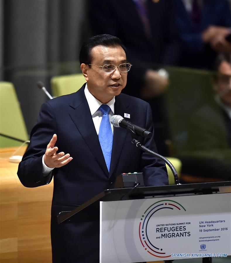 NUEVA YORK, septiembre 19, 2016 (Xinhua) -- El primer ministro de China, Li Keqiang, pronuncia un discurso durante la Cumbre para Refugiados y Migrantes de la sesi&oacute;n de la Asamblea General de las Naciones Unidas, en Nueva York, Estados Unidos, el 19 de septiembre de 2016. (Xinhua/Li Tao)