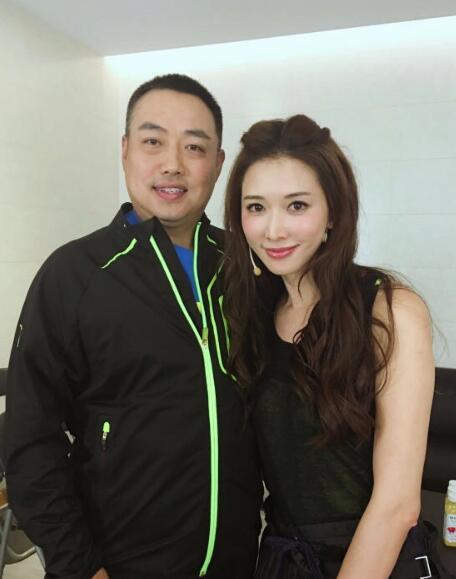 刘国梁为证身高与林志玲合影 网友:志玲站起来_综艺_央视网(cctv.com)