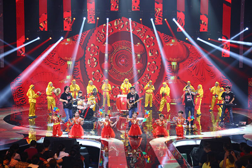 当世界顶级乐队破铜烂铁遇上了乡间锣鼓队…