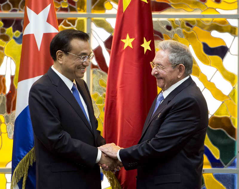 Chinese Premier Li Keqiang and Cuban President Raul Castro attend a signing ceremony for the cooperation agreements between China and Cuba, at the Palace of the Revolution in Havana on Saturday September 25, 2016.  [Photo: Xinhua] 