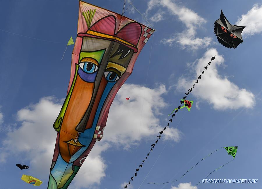 El 28 Festival Internacional de Cometas de Español