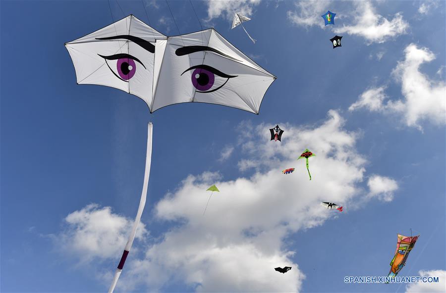 El 28 Festival Internacional de Cometas de Español