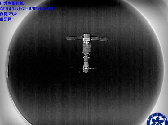 Photo taken by the accompanying satellite, 29 meters from Shenzhou-11 and Tiangong-2. The upper part is Tiangong-2 and the lower is Shenzhou-11. [Photo: CCTV News]