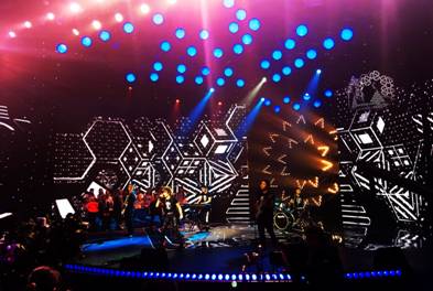 冲击力乐队《我是一只小小鸟》嗨爆全场_音乐