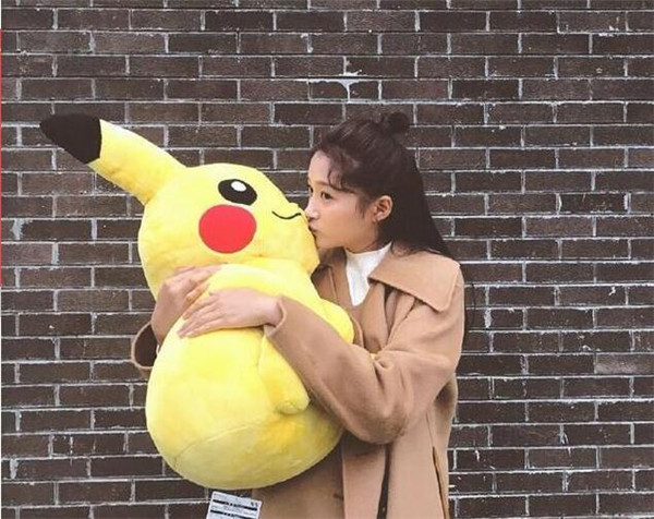 组图:当关晓彤遇上皮卡丘,哪一个更萌?_综艺_
