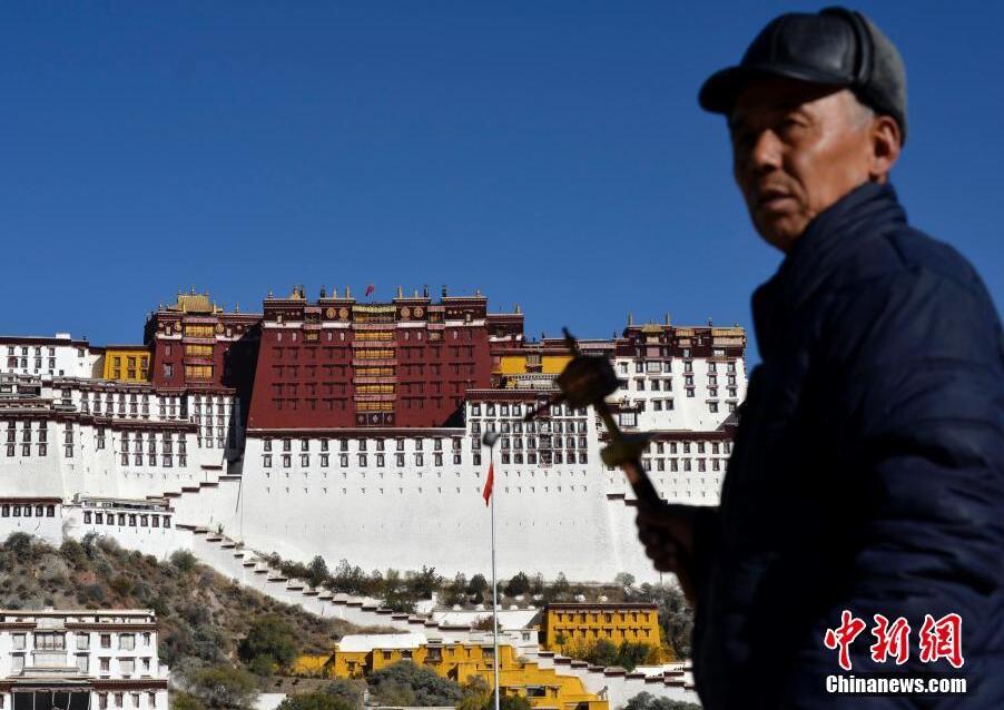 The 1,300-year-old Potala Palace in Lhasa, the capital of southwest China’s Tibet Autonomous Region, has had its annual facelift.