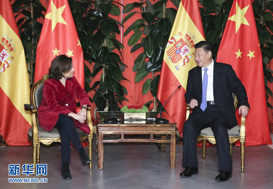 Chinese President Xi Jinping meets with Spanish Deputy Premier Soraya Saenz de Santamaria on the Spanish island of Gran Canaria on Nov. 24, 2016. [Photo: Xinhua]