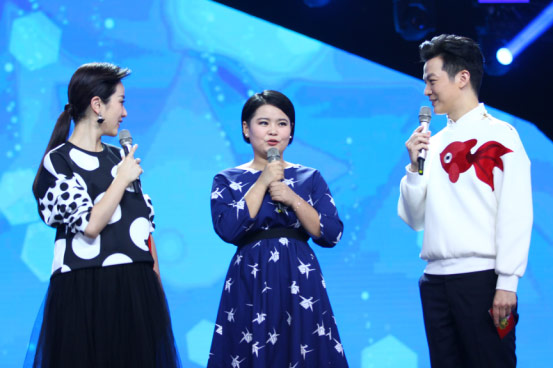 董卿刘谦组合多年再聚首,李谷一连赞选手奇才