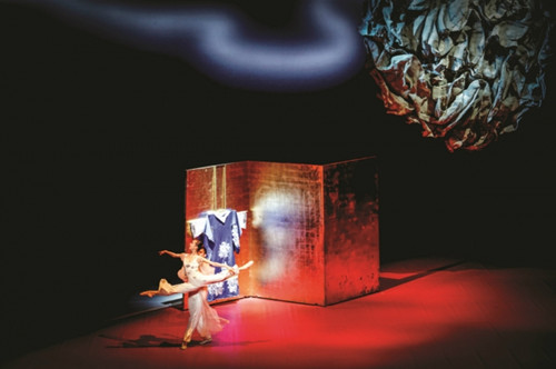 A series of activities are commemorating the 400th anniversary of the death of two literary giants, Shakespeare from England and Tang Xianzu from China.