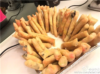 蔡少芬为女儿炸春卷 变身大厨心灵手巧_综艺_