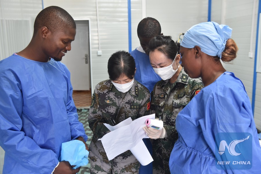 Local medical staff receive training from Chinese doctors on Ebola treatment in Monrovia, Liberia, Dec. 3, 2014. (Xinhua/Yang Guoyu)