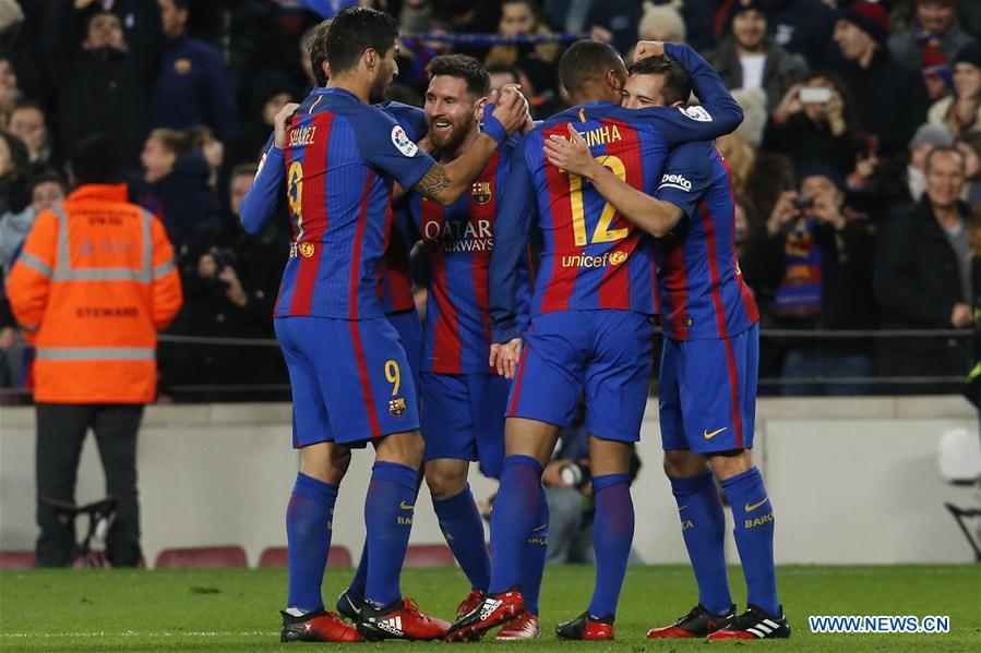 Players of FC Barcelona celebrate scoring during the Spanish league football match between Barcelona and RCD Espanyol at Camp Nou stadium in Barcelona, Spain, Dec. 18, 2016. Barcelona won 4-1. (Xinhua/Pau Barrena)