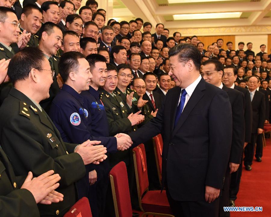 Presidente Xi se re&uacute;ne con los astronautas de la Shenzhou 11