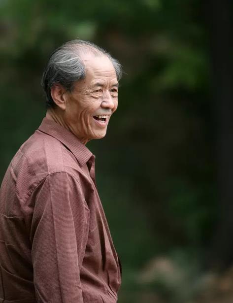 【夜读】不怕千万人阻挡,只怕自己投降