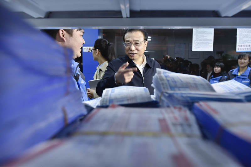 Photo: When Premier Li Keqiang visited a courier outlet in Yiwu on November 19th, 2014, he praised their work one after another. He said that from a small point of view, you not only created jobs, but also created a new life; Generally speaking, things from rural areas are sent to cities, and things from cities are sent to rural areas, narrowing the gap between urban and rural areas. Logistics is one of the cores of modern economy, and express delivery is an important part of logistics. Although the work is very ordinary, it is very critical. "Your work is amazing!"