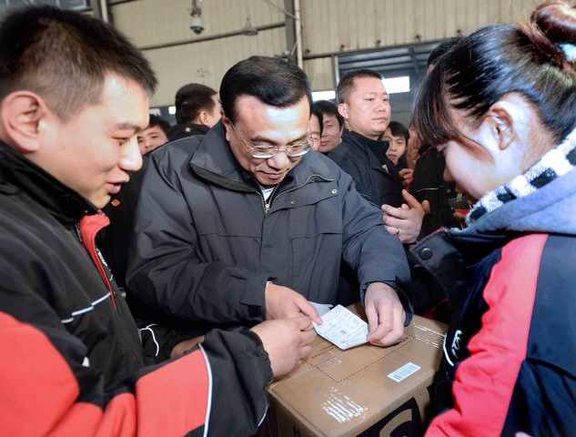 Photo: When Premier Li Keqiang visited a courier outlet in Yiwu on November 19th, 2014, he praised their work one after another. He said that from a small point of view, you not only created jobs, but also created a new life; Generally speaking, things from rural areas are sent to cities, and things from cities are sent to rural areas, narrowing the gap between urban and rural areas. Logistics is one of the cores of modern economy, and express delivery is an important part of logistics. Although the work is very ordinary, it is very critical. "Your work is amazing!"