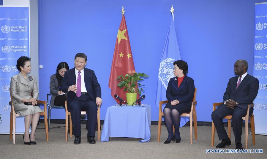 El presidente de China de visita en Suiza, Xi Jinping, se re&uacute;ne con la directora general de la OMS, Margaret Chan. (Xinhua/Wu Xiaoling)