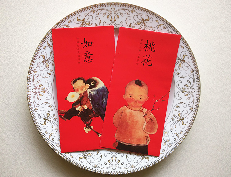 原标题: 每逢年前,必买年货,大鱼大肉、干果糕点、新衣新气象……这个传统传承至今,一直没变,但在这个不变大传统下,有着不少令人瞩目的小进化,因为人们渴望创新,渴望新鲜的感觉融入其中,这也使社会向前发展必然经历的环节。 随着经济、科技以及信息传播的高速发展,人们对年货的质量有了更高的诉求,使用层面保持传统外,美观的包装设计也逐渐成为了一个重要的选择标准。即便是传统美食,但经过全新概念的包装,也焕发了新的生机。 (图片来源:良仓) 茶品是中国年货好礼的一位常客,但与以往不
