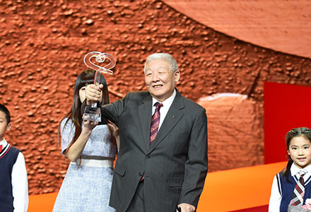 2016感动中国十大年度人物揭晓 特别致敬中国