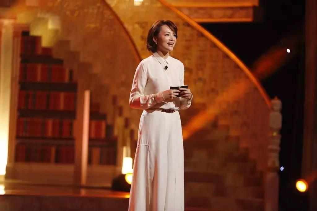 董卿首次担任制作人,潜心一年打磨的《朗读者