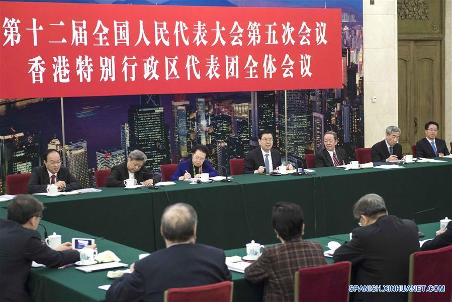 Zhang Dejiang se unió a los diputados de la APN de la región administrativa especial de Hong Kong.（Xinhua/Li Tao）