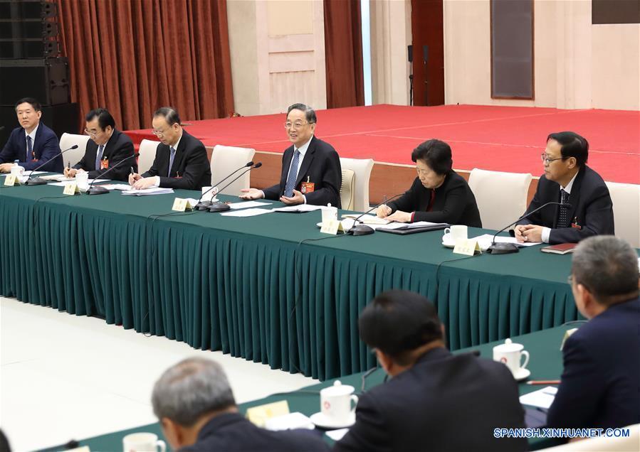 Yu Zhengsheng participó en los debates de panel de la Liga Democrática de China y de personajes sin afiliación partidista.（Xinhua/Ding Haitao）