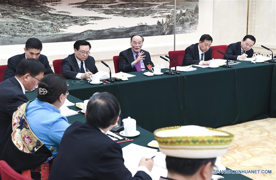 Wang Qishan se integró a las deliberaciones de los diputados de la APN de la provincia de Qinghai.(Xinhua/Zhang Ling)
