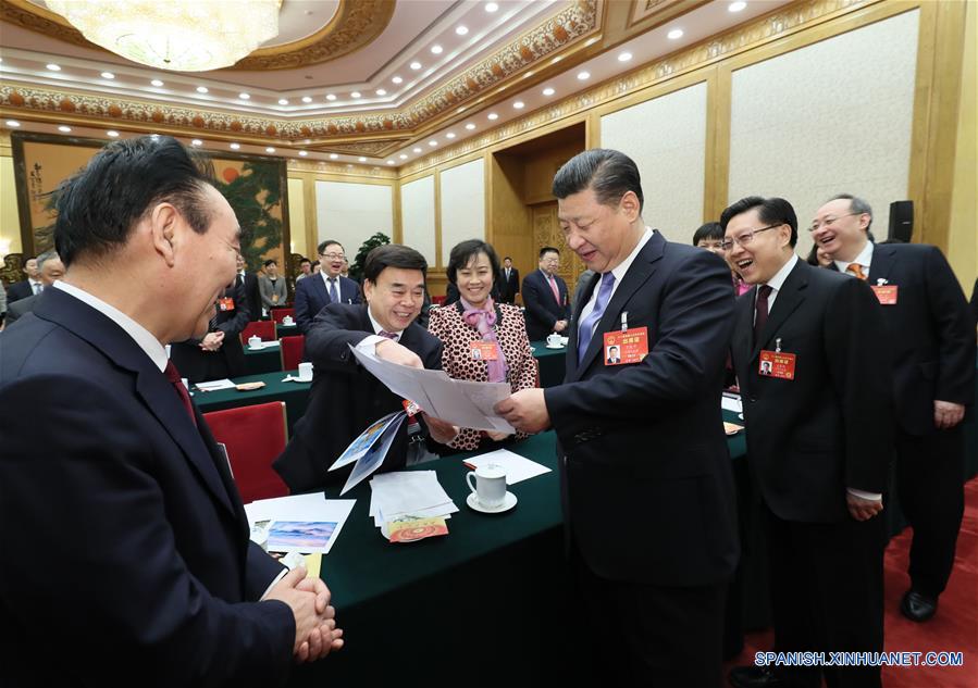 El presidente de China, Xi Jinping, participa en deliberaciones con un panel de legisladores nacionales de la provincia de Sichuan, suroeste de China, en la sesión anual de la Asamblea Popular Nacional (APN).(Xinhua/Lan Hongguang)