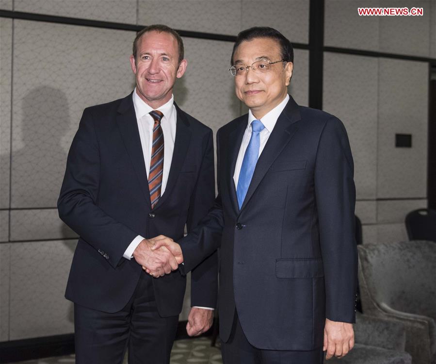 Chinese Premier Li Keqiang (R) meets with Andrew Little, leader of Labor Party of New Zealand, in Wellington, New Zealand, March 27, 2017. (Xinhua/Li Tao)